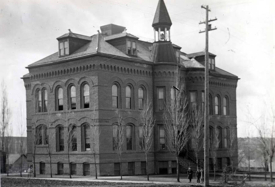 Moscow's first high school and the first school built of brick in 1892 and razed July 1939. Located on the south side of Third Street between Jefferson and Adams streets.