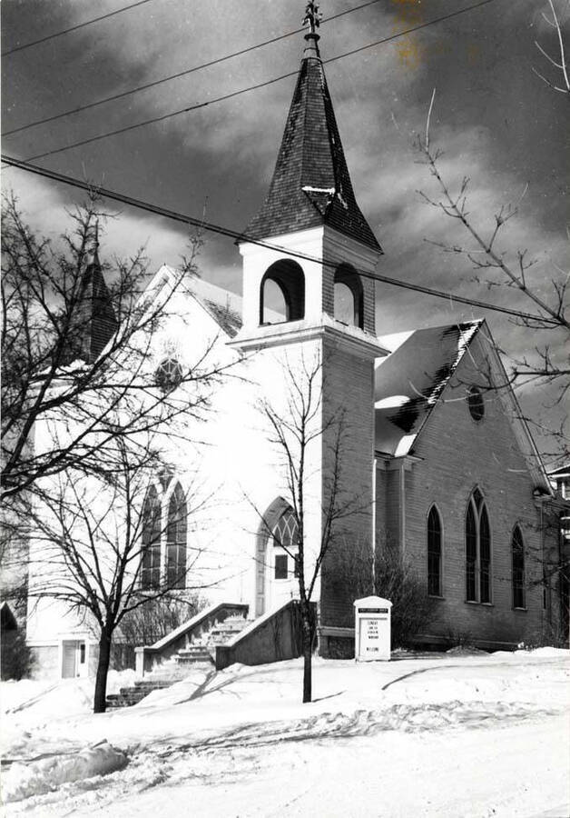 Purchased by the senior citizens about 1977 as a meeting place. Picture by Hodgins taken in the 1940s.