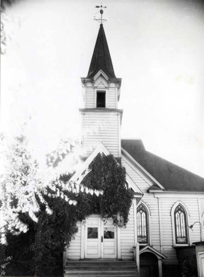 See arrow in left side of steeple; ball shot in by Tom Armour 18 years before the picture was taken by Charles Dimond of Hodgins Drug Store. No date on picture but in period between 1932 and 1941.