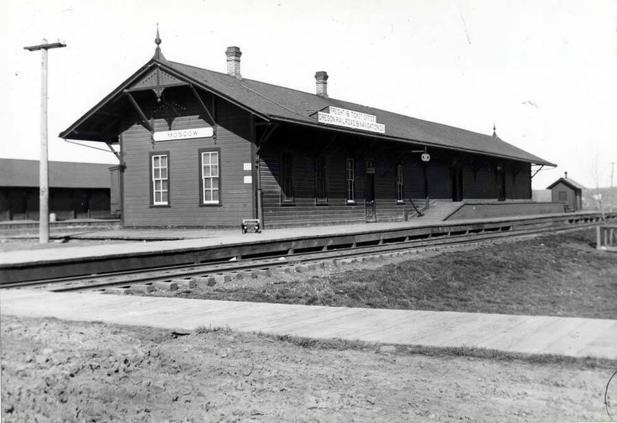Oregon Railroad and Navigation Company arrived [in] Moscow 1885. Depot located on Eighth Street. Now Union Pacific Depot 1974. Razed September 1983.