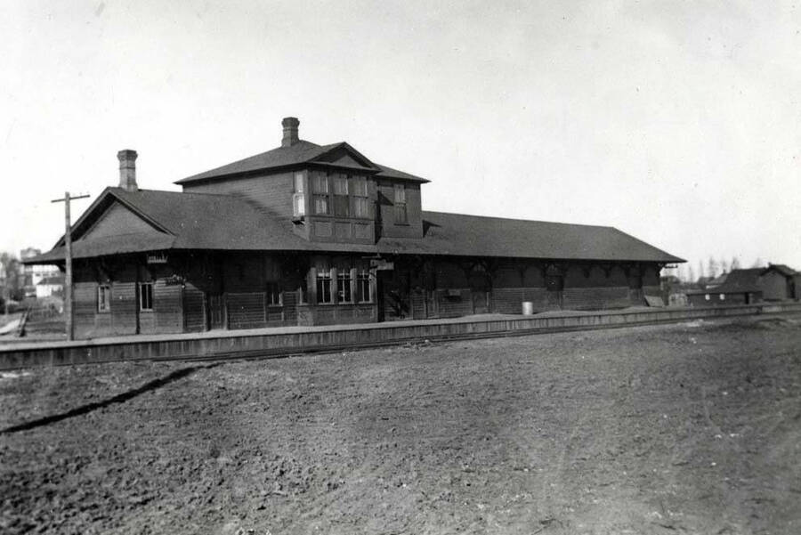 Northern Pacific Railroad Company arrived [in] Moscow 1890. Depot located on Eighth Street west across tracks from Union Pacific depot. Burned.
