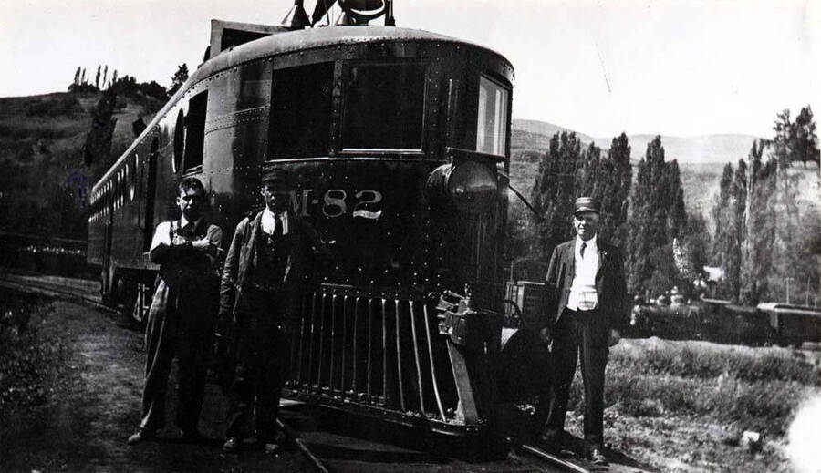 Oregon Railroad & Navigation Company "Bug," a gasoline motor-propelled passenger and baggage car operating between Colfax and Moscow. Clifford M. Ott returned from Colfax to Moscow on the Bug March 15, 1919, after serving 14 months in France. Picture taken in Colfax.