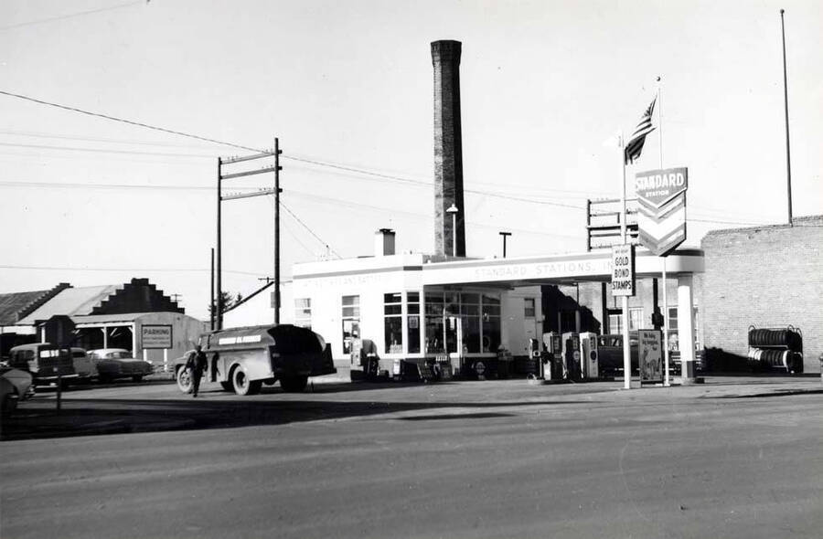 Northwest corner of Seventh and Main streets. After 1960. Mark P. Miller flour mill had been razed by this time.