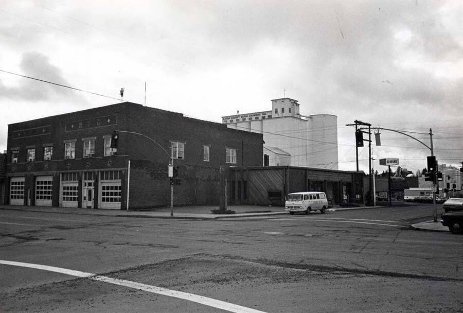 Southwest corner of Sixth and Main streets. Service station remodeled and now a travel agency (Travel by Thompson Ltd.). Picture by C[lifford] M. Ott, January 22, 1978.