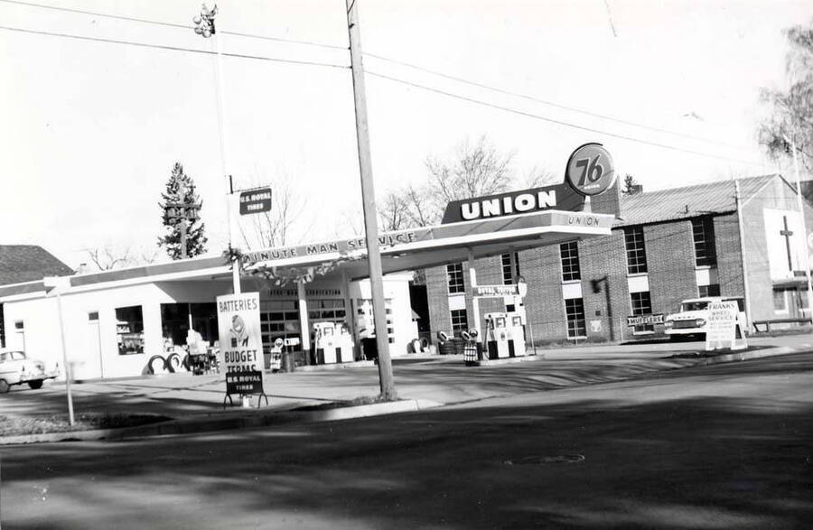 North side of Third Street between Almon and Asbury streets east of the alley. Union service station. Building at right Kentucky Fried Chicken as of 1976.