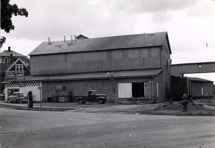 Washburn-Wilson Seed Company barley pearling and feed plant built in 1946. It was a Purina franchise store beginning in 1952. Built at the site of the 1945 fire. Picture by Clifford M. Ott 1960.