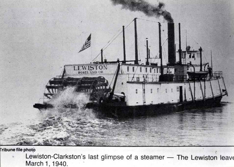 [Photo of newspaper photo.] Lewiston-Clarkston's last glimpse of a steamer -- the Lewiston leaves March 1, 1940. [Additional text on page.]