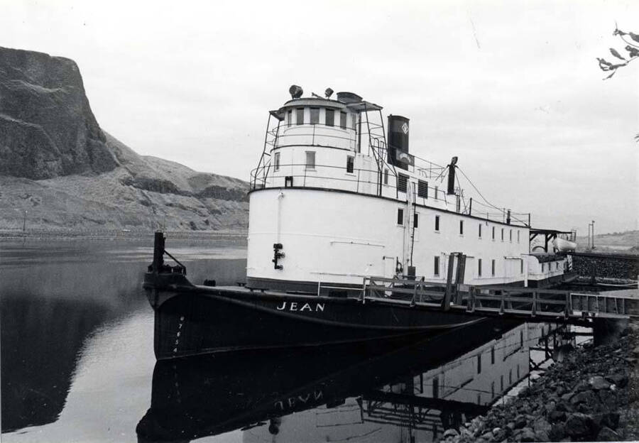 Riverboat Jean of Portland renamed Jean of Lewiston in the Snake River south of Lewiston. Picture by Clifford M. Ott, September 11, 1984.