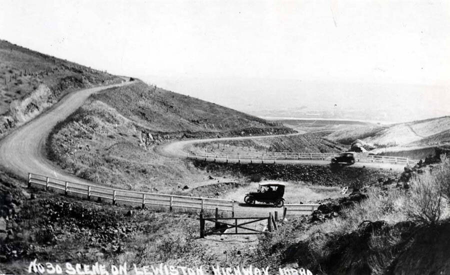 Looking south at U-turn near the bottom of the old Lewiston Highway grade. Picture about 1919 or 1920.