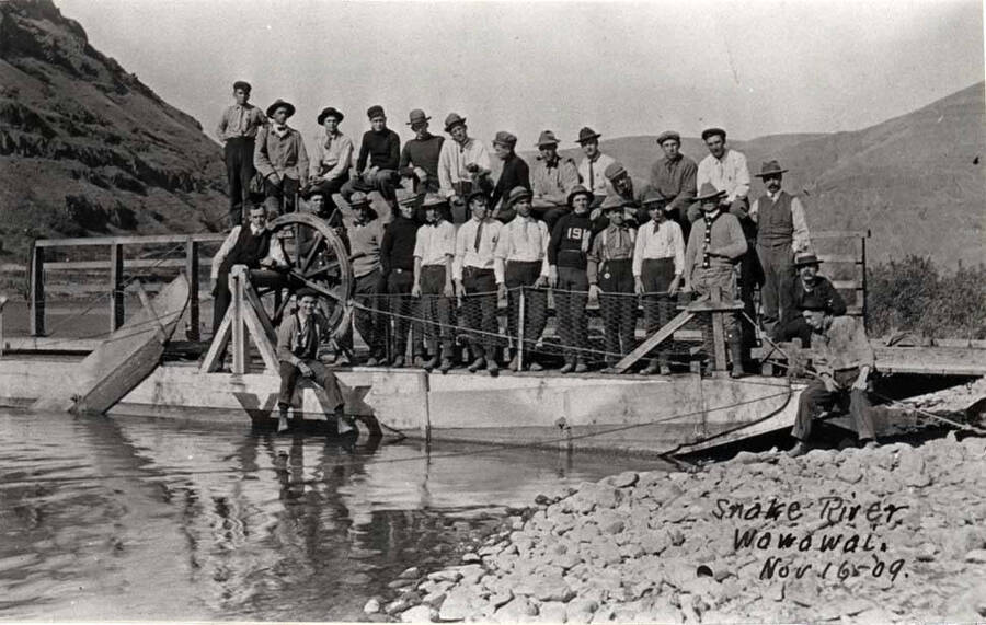 Snake River ferry at Wawawai November 16, 1909.