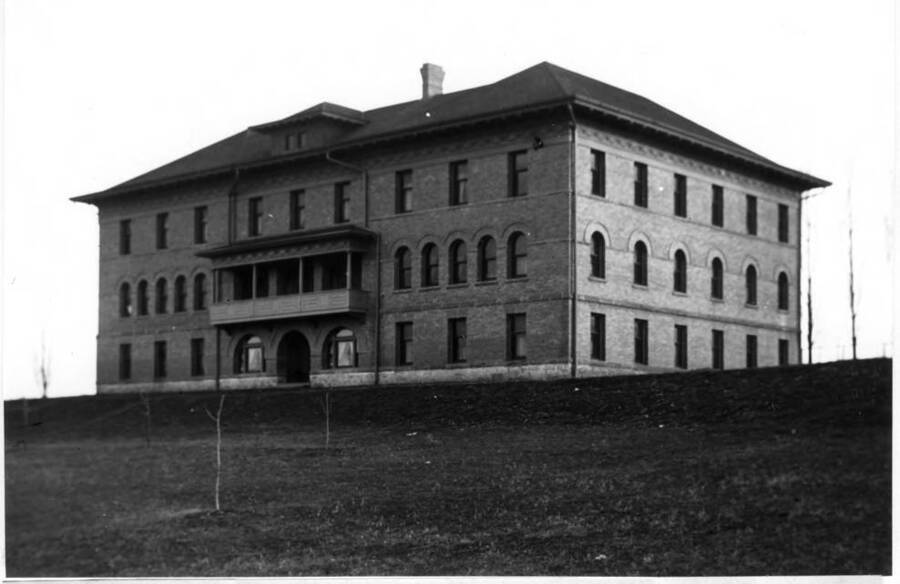 Completed in 1902. It was a women's dormitory for many years. As of 1968 the Music Department's practice rooms.