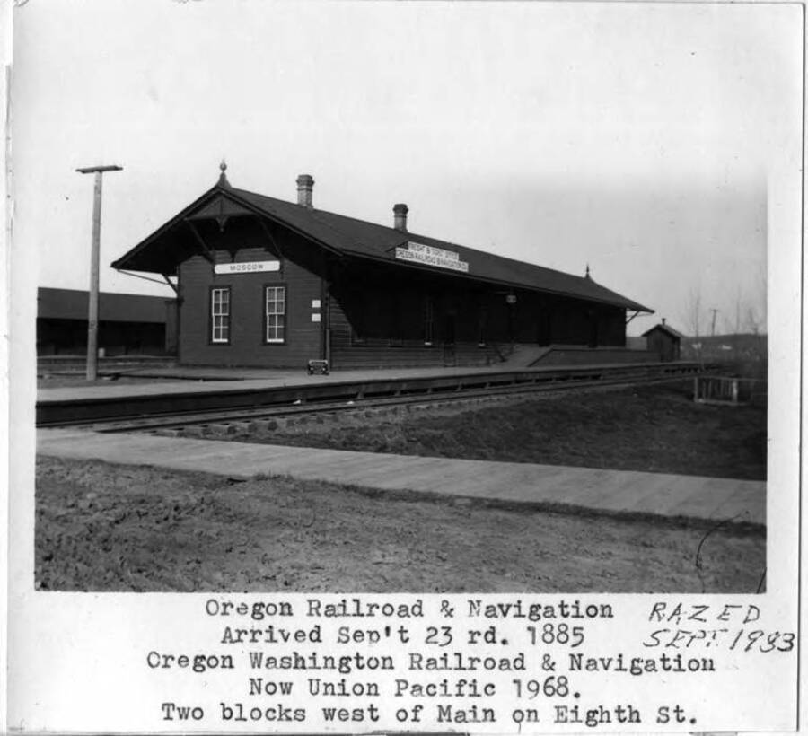 Arrived September 23, 1885. Oregon Railroad & Navigation Company. Now Union Pacific [depot] 1968. Two blocks west of Main on Eighth Street. Razed September 1983.