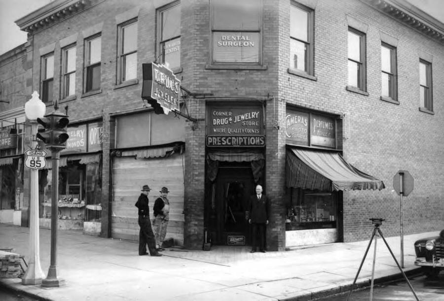 In the Creighton Building at the northeast corner of Third and Main streets. Charles Bolles owner-manager standing in the doorway. Picture April 9, 1944 by Charles Dimond of Hodgins Drug.