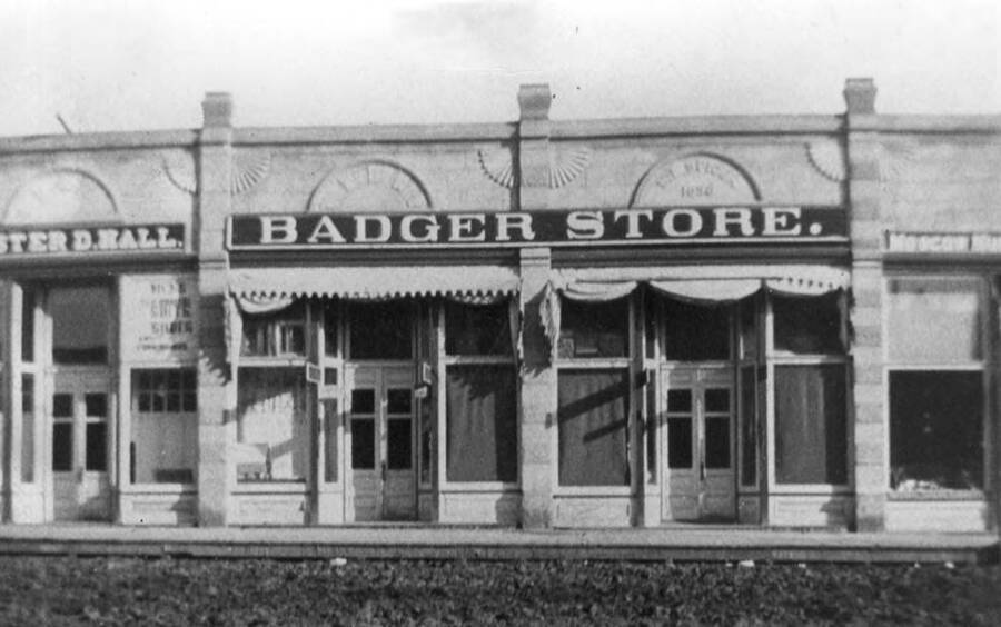 The "Badger Store" owned by David & Ely occupied two rooms of the Spicer Block from 1898 to 1899 when they moved to the Dernham & Kaufmann Building. Spicer Block built in 1898, see date above door. Picture 1898.