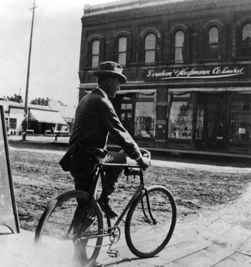The crosswalk goes to the post office. See picture below. [90-2-084]