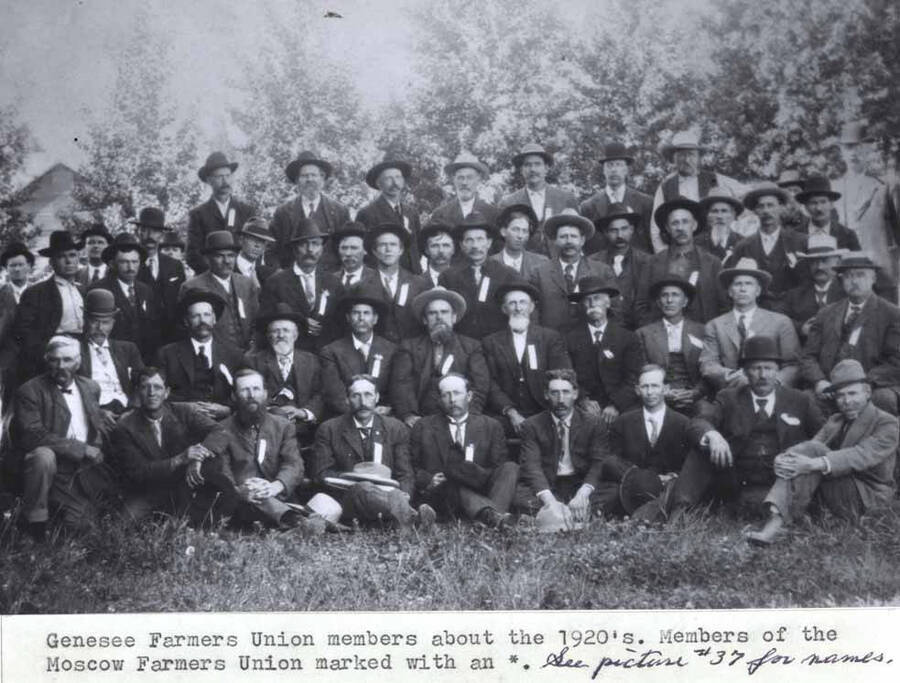 About the 1920s. Members of the Moscow Farmers Union marked with a *. See picture #37 for names [90-4-037].