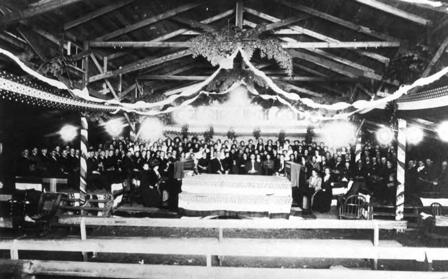 Built for holding revival meetings. Located on the north side of Third Street east of alley between Washington and Jefferson streets. Two ministers and choir behind platform. Later the Christian Church was built in this same location.