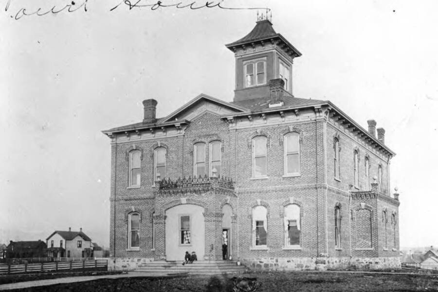 Built in 1888-89, razed 1958. Several of the proceeding pictures taken from this building. Picture taken in the 1890s.