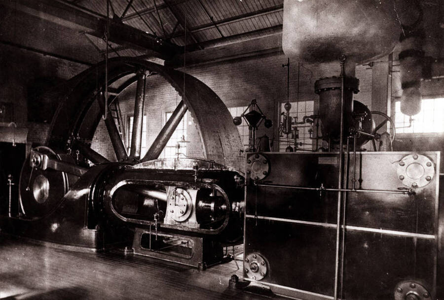 About 1906. Twin City Corless Steam Engine, 1200 H.P. maximum 1800 H.P. Fly wheel, weight 80,000 lbs., diameter 24 ft., face 68 inches wide with a 66 inch three ply leather belt. Engine used 12 boilers, 200 H.P. each divided into 4 batteries of 3 each.