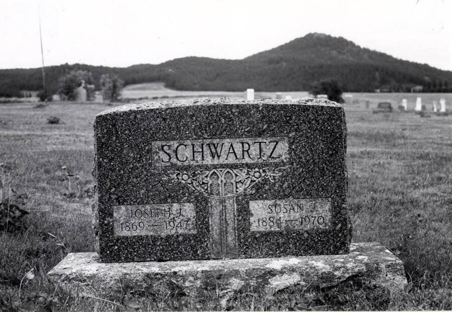 In Avon Cemetery. Pioneers of the area. August 23, [1987?].