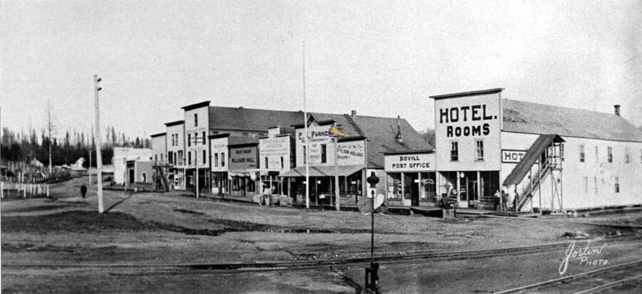 Between Railroad Avenue and First avenues. This is the right half of the above [90-5-131] panoramic. The first of July 4, 1914, destroyed all of the above wooden buildings.