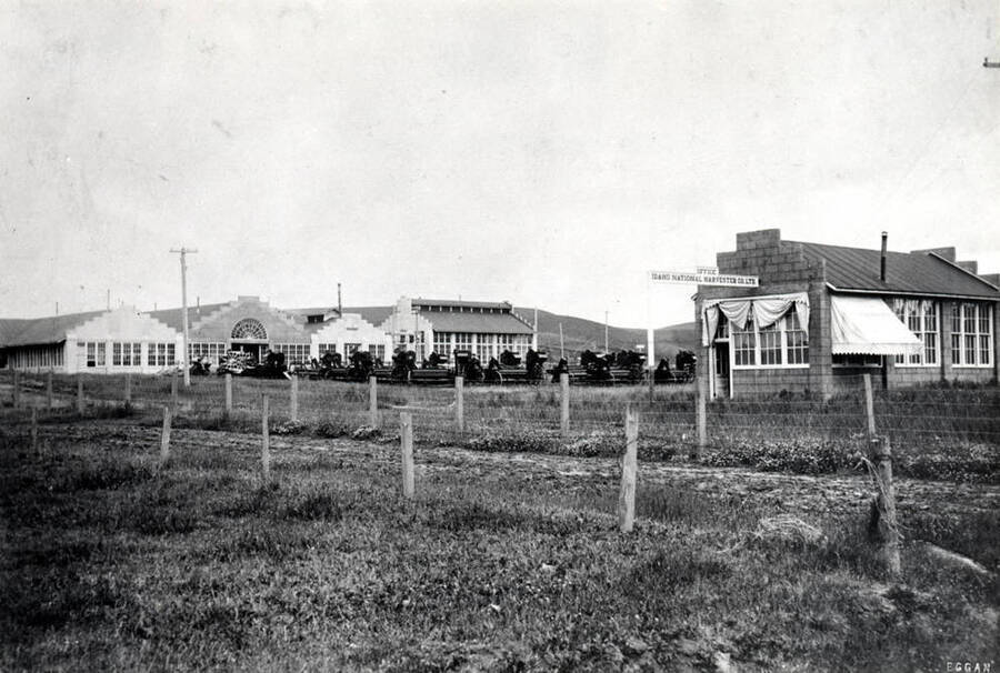 Looking northwest across D Street and west of Main Street at the Idaho National Harvester Company machine shops where their small push combine was manufactured from 1911 to 1918. Later taken over by the University of Idaho and used as machine shops. Eggan foto.