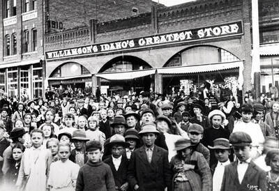 Celebration for school children by Red Goose School Shoes about 1907. Greater Boston Store was their dealer.