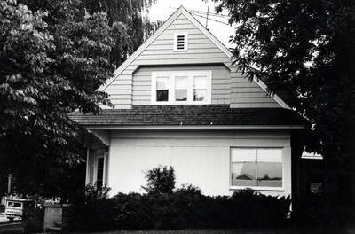 Carl Oberg residence showing the west side from Lynn Street. Picture by Clifford M. Ott ,July 6, 1976.