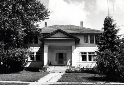 Swede Town school in the early 1900s at 730 East Eighth Street. Remodeled into the Cornwall Apartments. Picture by Clifford M. Ott, 1976.