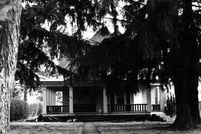 Frank White residence at 318 North Hayes Street as it looked January 28, 1976. Picture by Clifford M. Ott.