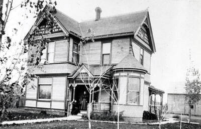 E.R. Headley residence; compare with drawing 90-7-083 for accuracy.