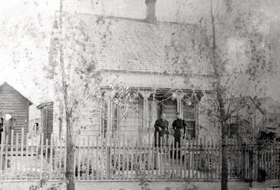 Kelley residence built about 1880 on the east side of Washington Street between Third and Fourth streets south of the alley. Later site of the Hill Apartments.