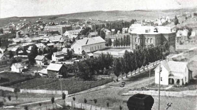 Looking northwest from the Courthouse before 1903. Methodist Church north of the high school not built when this picture taken. 1- G.A.R. Anderson Post #14, 2- high school, 3- Adams Street, 4- Fourth Street.