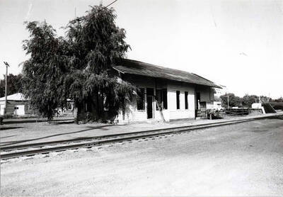 O.R. & N. [Oregon Railroad and Navigation Company] depot built in 1885 being razed September 30, 1983. See picture 90-9-059. Picture by Clifford M. Ott.
