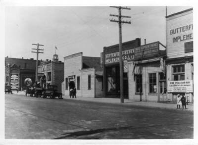 Standard Garage, which is now the Kenworthy movie house in 1968.