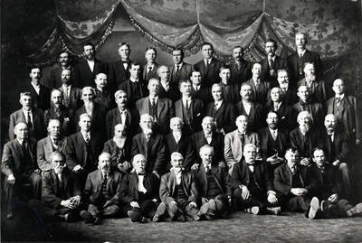 Pioneers of Moscow. 1st row front L to R:Spitler, Frazer, Tierney, Cameran (Cameron?) Hawley, McKenzie, Urquhart, Eutsler, 2nd row: Weber, Holt, Naylor, Conger, Woodworth, Kinnear, Sievert, McGregor, Lowery, Daniels, Holden 3rd row: Heick, Carter, Mathis, Clark, Keane, Crow, Gibson, Brown, Gano, Abrahamson, Vinnegarholtz 4th row: Rogers, Estes, Buchanan, King, Olson, Collins, Hagan, Buchanan, Collins, Fleener 5th row: Baxter, Gamble, Driscoll, Rice, Collins, Martin, Haynes, Kildee, Crow.       [list of names of men in photograph 90-10-139]: Spitler, Frazer, Tierney, Cameran (Cameron?) Hawley, McKenzie, Urquhart, Eutsler, Weber, Holt, Naylor, Conger, Woodworth, Kinnear, Sievert, McGregor, Lowery, Daniels, Holden, Heick, Carter, Mathis, Clark, Keane, Crow, Gibson, Brown, Gano, Abrahamson, Vinnegarholtz, Rogers, Estes, Buchanan, King, Olson, Collins, Hagan, Buchanan, Collins, Fleener, Baxter, Gamble, Driscoll, Rice, Collins, Martin, Haynes, Kildee, Crow.