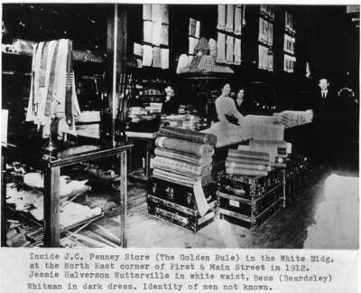 At the northeast corner of First and Main streets in 1912. Jessie Halverson Nutterville in white, Bess (Beardsley) Whitman in dark dress. Identity of men not known.