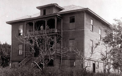 [Thatuna Academy] at left in top picture, 1905.