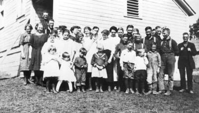 Park's second school and pupils. Early 1900s. Picture from Mrs. Ringsage.