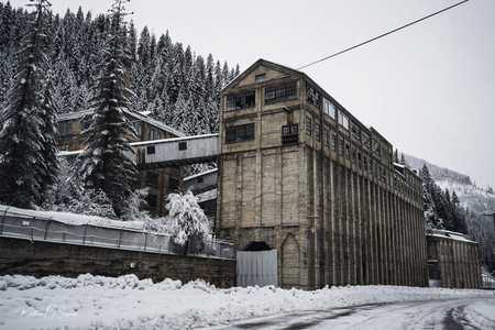 Photo of a dilapidated ore processing plant in Burke Idaho.