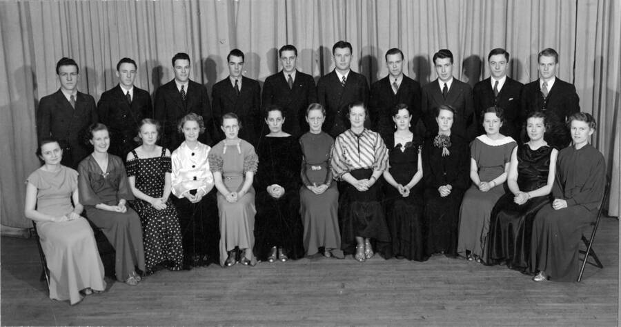 A formal group portrait of the Vandaleers. From top left to right: W. Boyd, D. Barton, W. Hampton, D. Klingler, R. Bollinger, A. Torelle, P. Rust, J. Wright, J. Burkhard, W. Jorgenson, G. Gehrke, L. Waldram, A. Walden, H. Clough, L. Tomlinson, M. Berger, M. Quist, L. J. Cornell, J. Keeney, D. Brown, G. Burris, F. Pettijohn, and L. Paulsen.