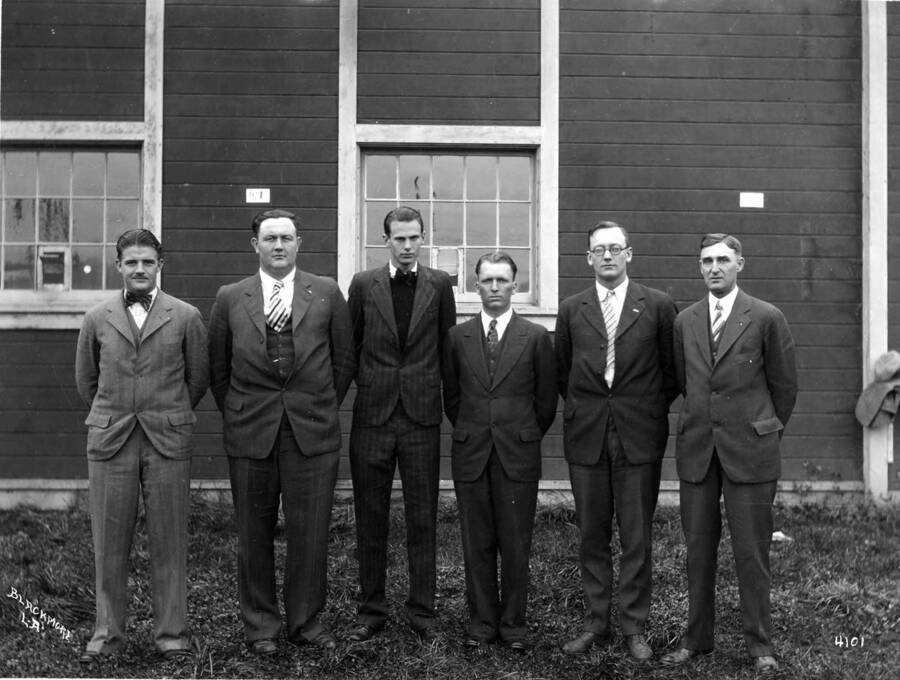 The Animal Husbandry judging team poses for a photography outside one of the University barns. Individuals identified from left to right: Harry Spence, Austin Summers, Harry Gault, Albert Murphy, Harold Steele, Coach Hickman. Photographer Blackmore, Los Angeles