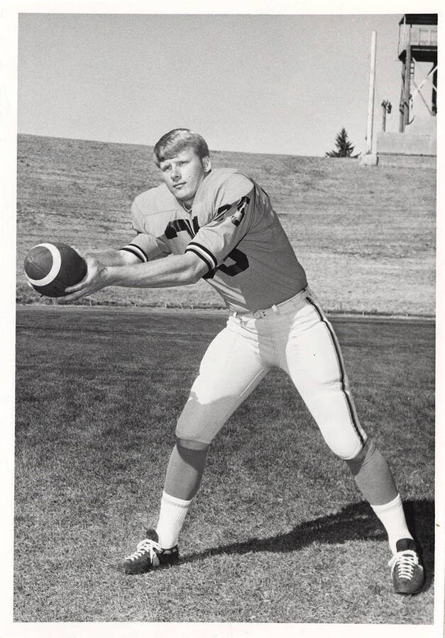 Dale Yount, a defensive back for the University of Idaho, catching a football.