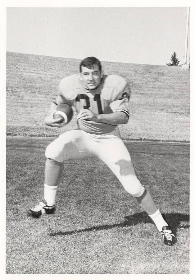 Mike Wiscombe, a running back for the University of Idaho, running with the ball.