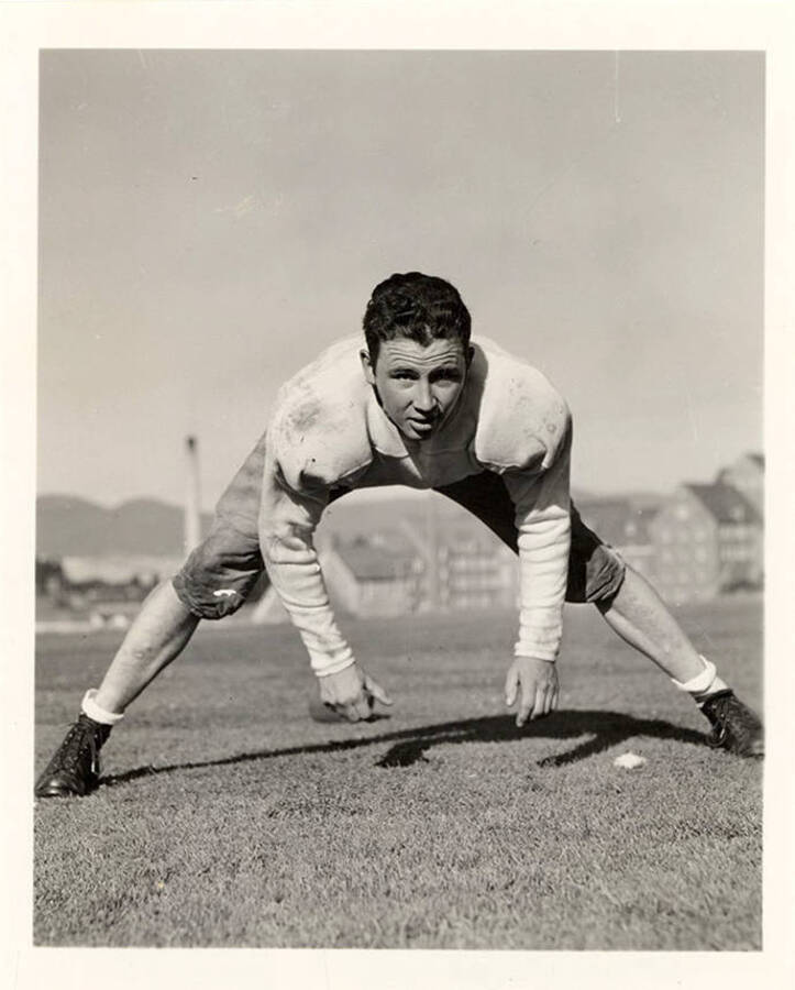 Action shot of University of Idaho football player Ray Branom.