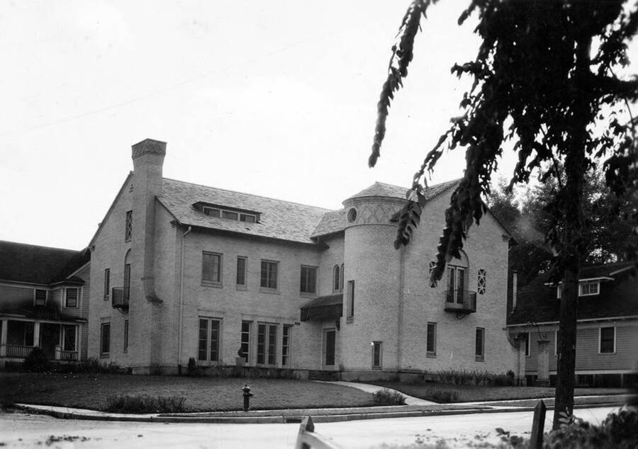 Kappa Alpha Theta house on the southwest corner of University and Deakin Avenues.