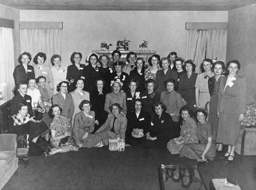 Current and former members pose for a picture in the Kappa Alpha Theta house during the Kappa Alpha Theta reunion.