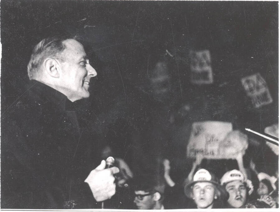U of I President Ernest W. Hartung at Hartung Rally speaking at the Hartung rally.