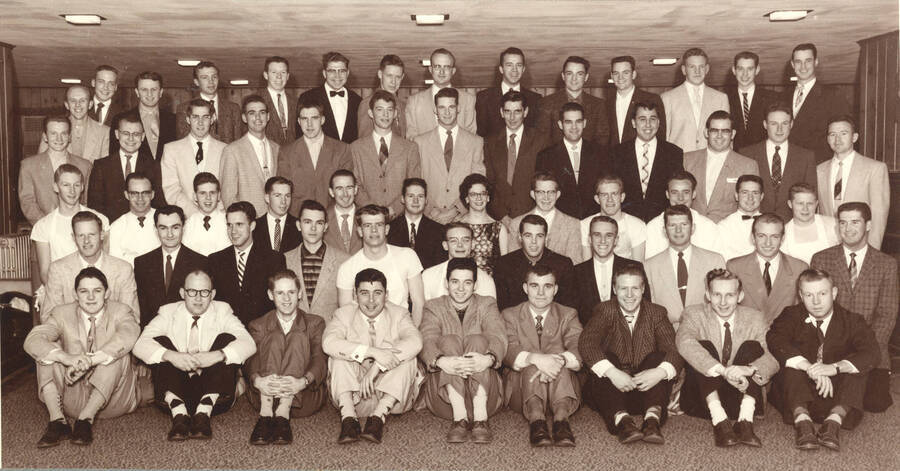 Idaho Club members crowded together in a room for a photo. Individuals identified on mount.