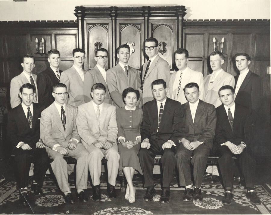 Members of the Beta Theta Pi fraternity pose for a group photo with their House Mother Mrs. Cummins in their house.